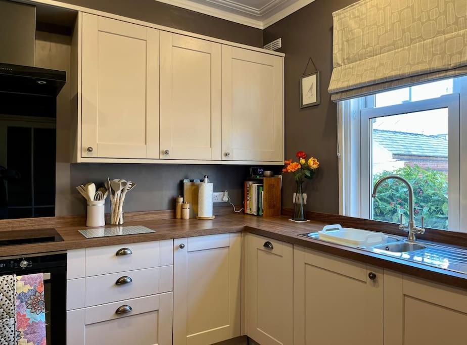 The Lytham Cottage Lytham St Annes Eksteriør billede